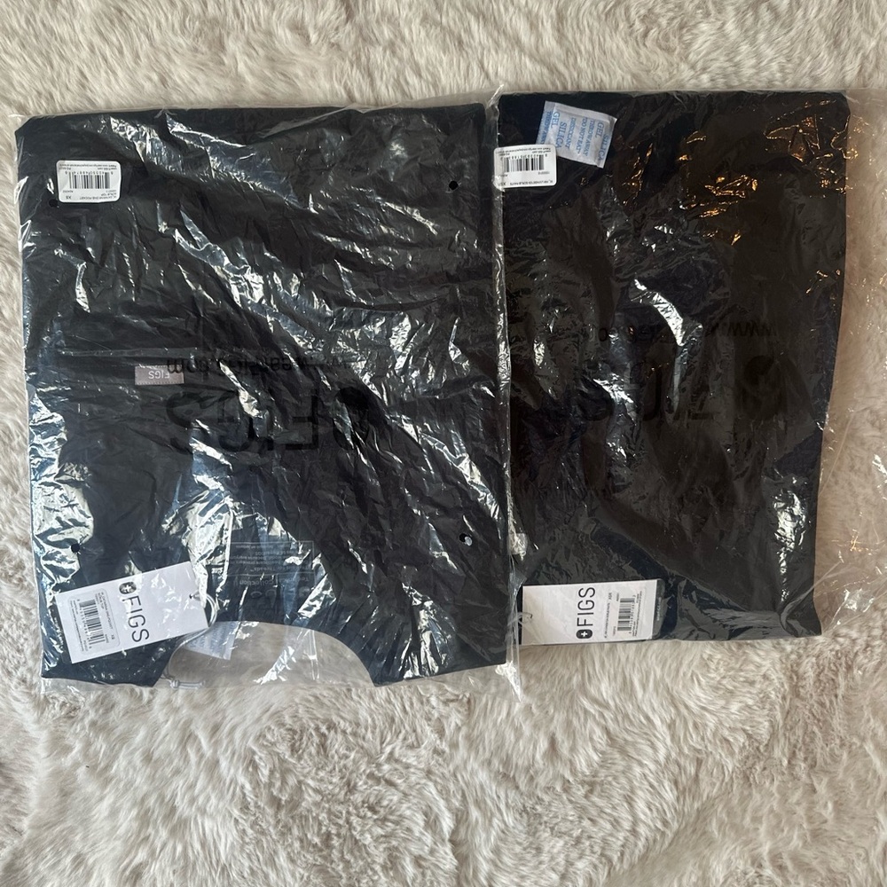 Figs Classic Black Scrub Set